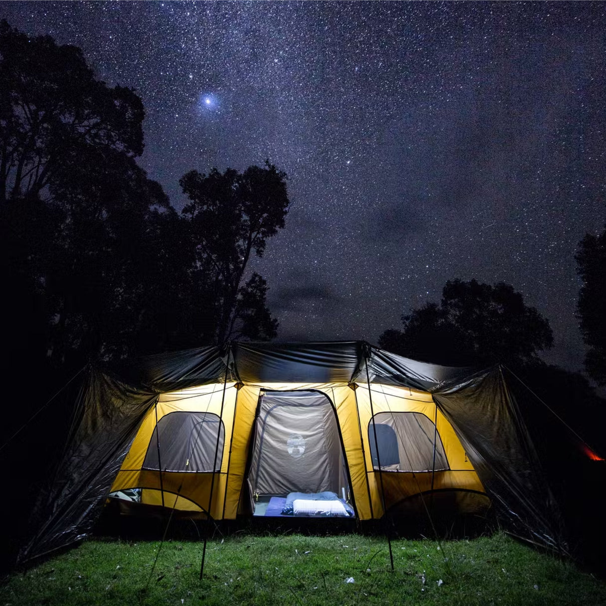 Instant Up Northstar 10 Person Dark Room With Lighting