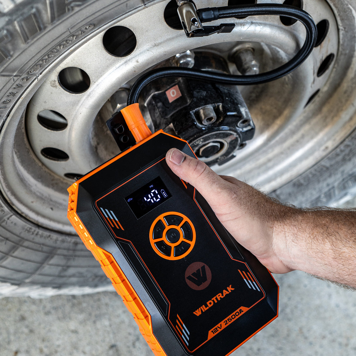 Wildtrak Heavy Duty 2500A Lithium Jump Starter 12000mAh with Tyre Compressor