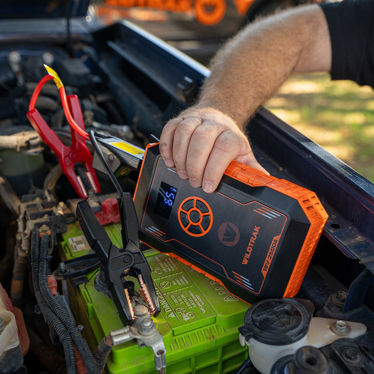 Wildtrak Heavy Duty 2500A Lithium Jump Starter 12000mAh with Tyre Compressor